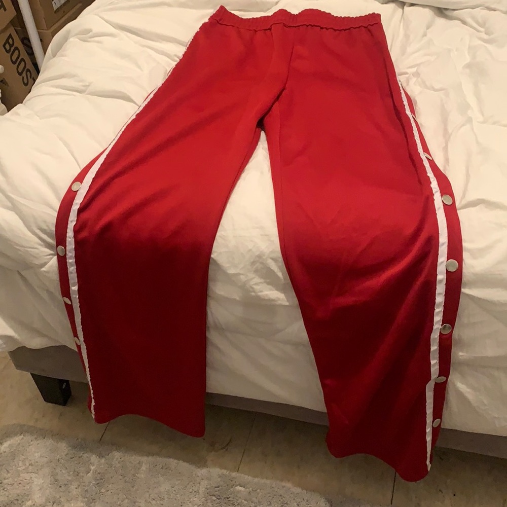 NWT, red pants from Mandee size M in very good condition.